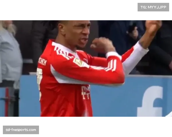 拜仁前场压迫链条紧凑，圣保利后场长传出球效果不佳